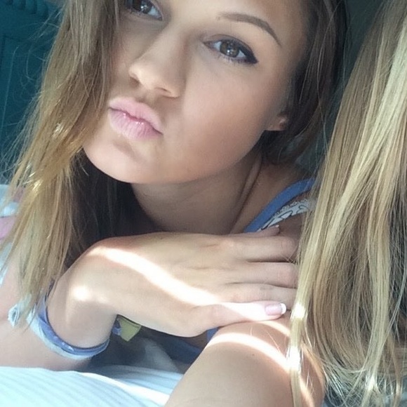 Meet your Posher, Sierra - Picture 1 of 1